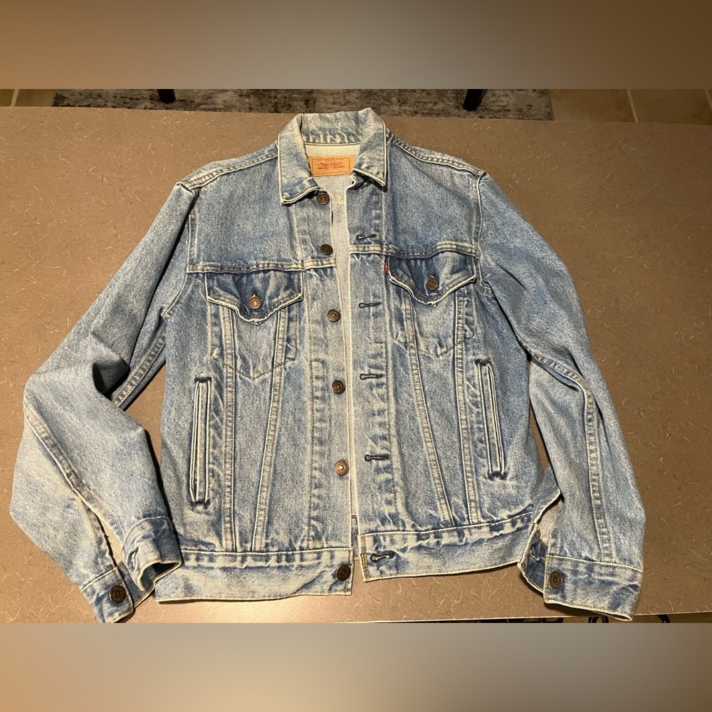 70s vintage women’s Levi denim trucker jacket model 70507